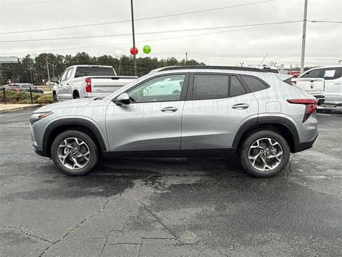 New 2026 Chevrolet Trax LT w/ Driver Confidence Package image 9