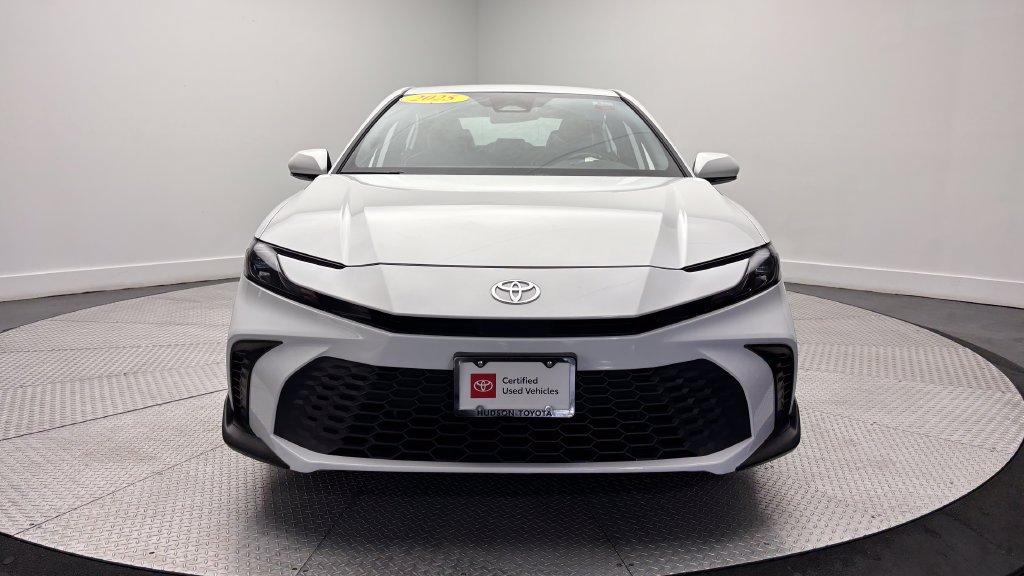 Used 2025 Toyota Camry SE FWD image 39