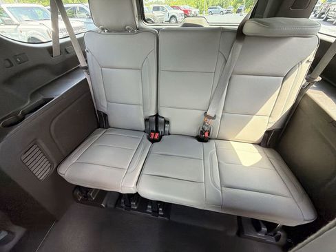 Used 2023 GMC Yukon XL SLT AWD/4WD image 30