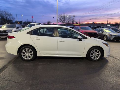 Used 2021 Toyota Corolla LE w/ Carpet Mat Package (TMS) image 6