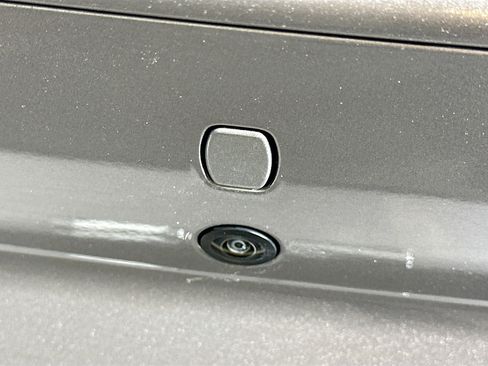 Used 2025 Genesis G70 2.5T image 29