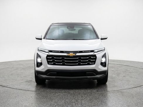 Used 2025 Chevrolet Equinox LT FWD image 2