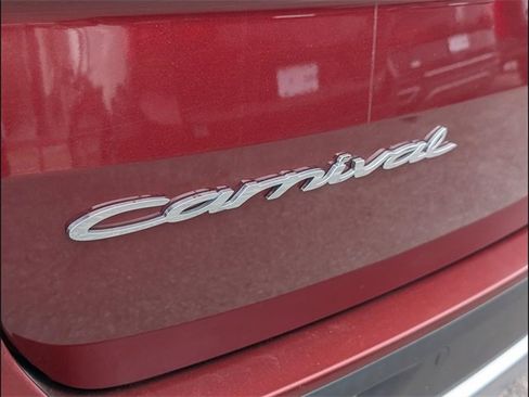 Certified 2022 Kia Carnival SX Prestige image 19