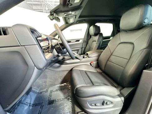 Certified 2026 Porsche Cayenne AWD/4WD image 5