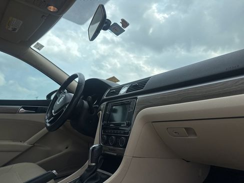 Used 2017 Volkswagen Passat 1.8T SE image 27