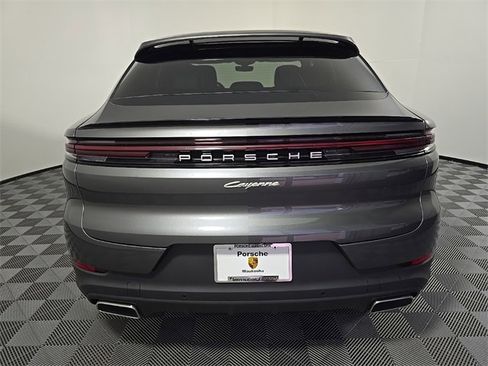 Certified 2025 Porsche Cayenne image 6