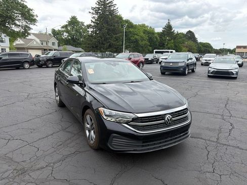 Used 2024 Volkswagen Jetta SE FWD image 4