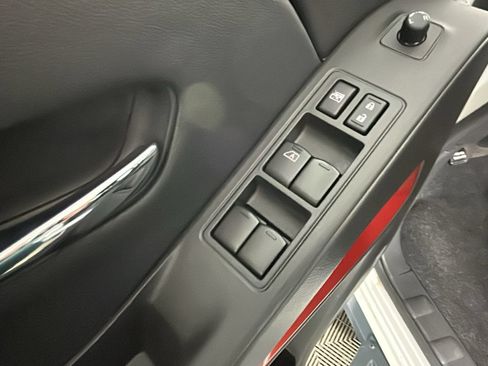 Used 2025 Nissan Frontier PRO-4X AWD/4WD image 12