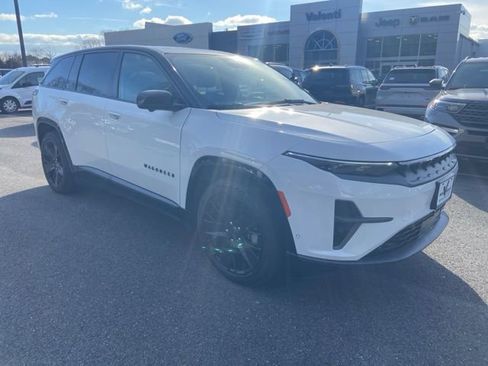 Used 2024 Jeep Wagoneer Launch Edition image 8