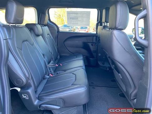 New 2026 Chrysler Pacifica Select image 7