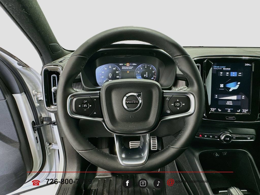Used 2022 Volvo XC40 T5 R-Design w/ Advanced Package AWD/4WD image 12