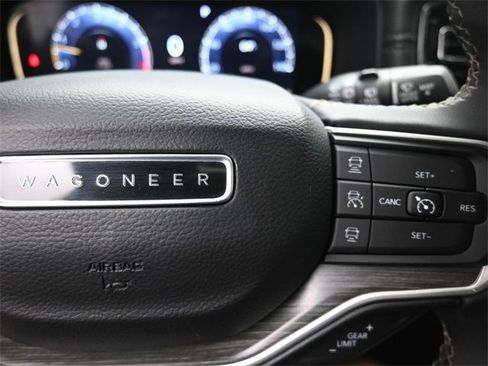Used 2023 Jeep Wagoneer L Series II image 14