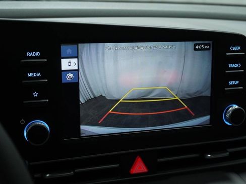 Certified 2025 Hyundai Elantra SE image 21