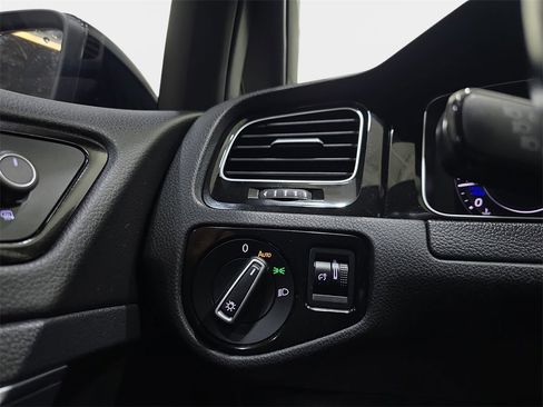 Used 2019 Volkswagen Golf R 4-Door image 27