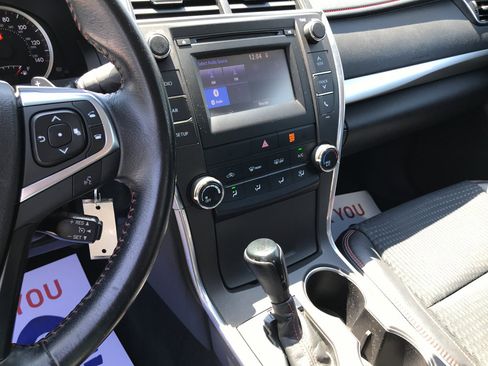 Used 2015 Toyota Camry SE FWD image 16