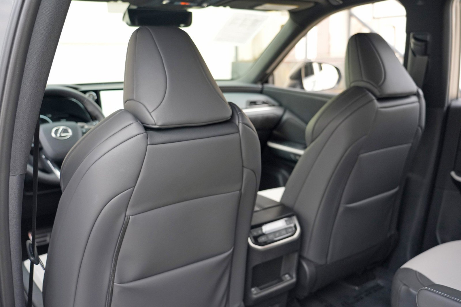 Used 2025 Lexus TX 500h AWD image 40