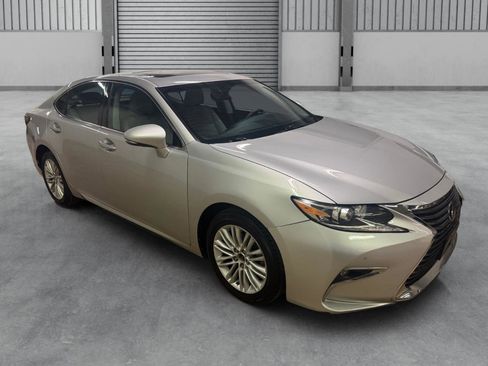 Used 2016 Lexus ES 350 w/ Premium Package w/Wood Trim FWD image 30