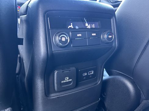 Used 2023 GMC Acadia SLT image 23