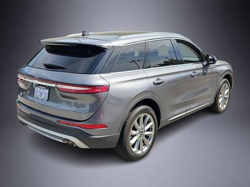 Used 2022 Lincoln Corsair AWD w/ Premium Package image 6