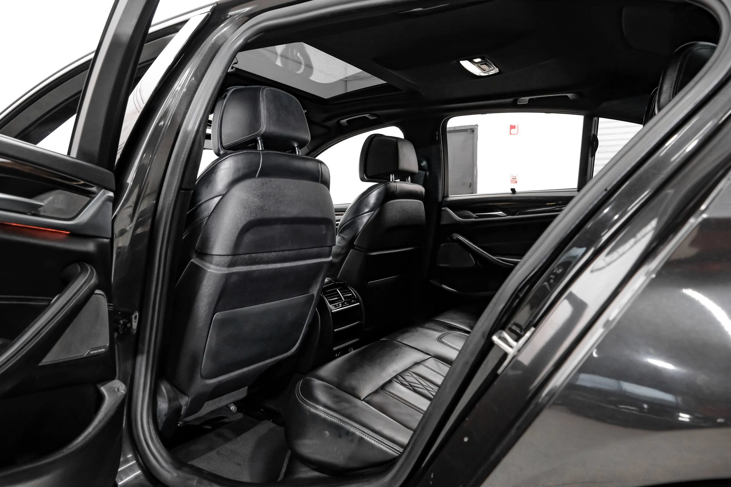 Used 2019 BMW 540i w/ M Sport Package RWD image 54