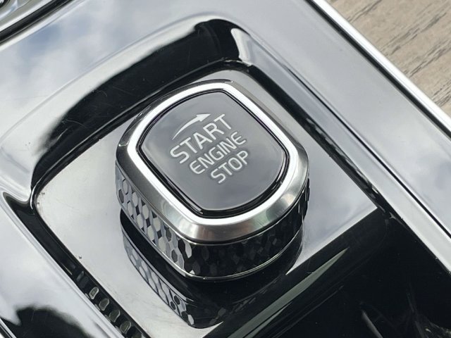 Certified 2025 Volvo XC90 B5 Plus AWD/4WD image 33