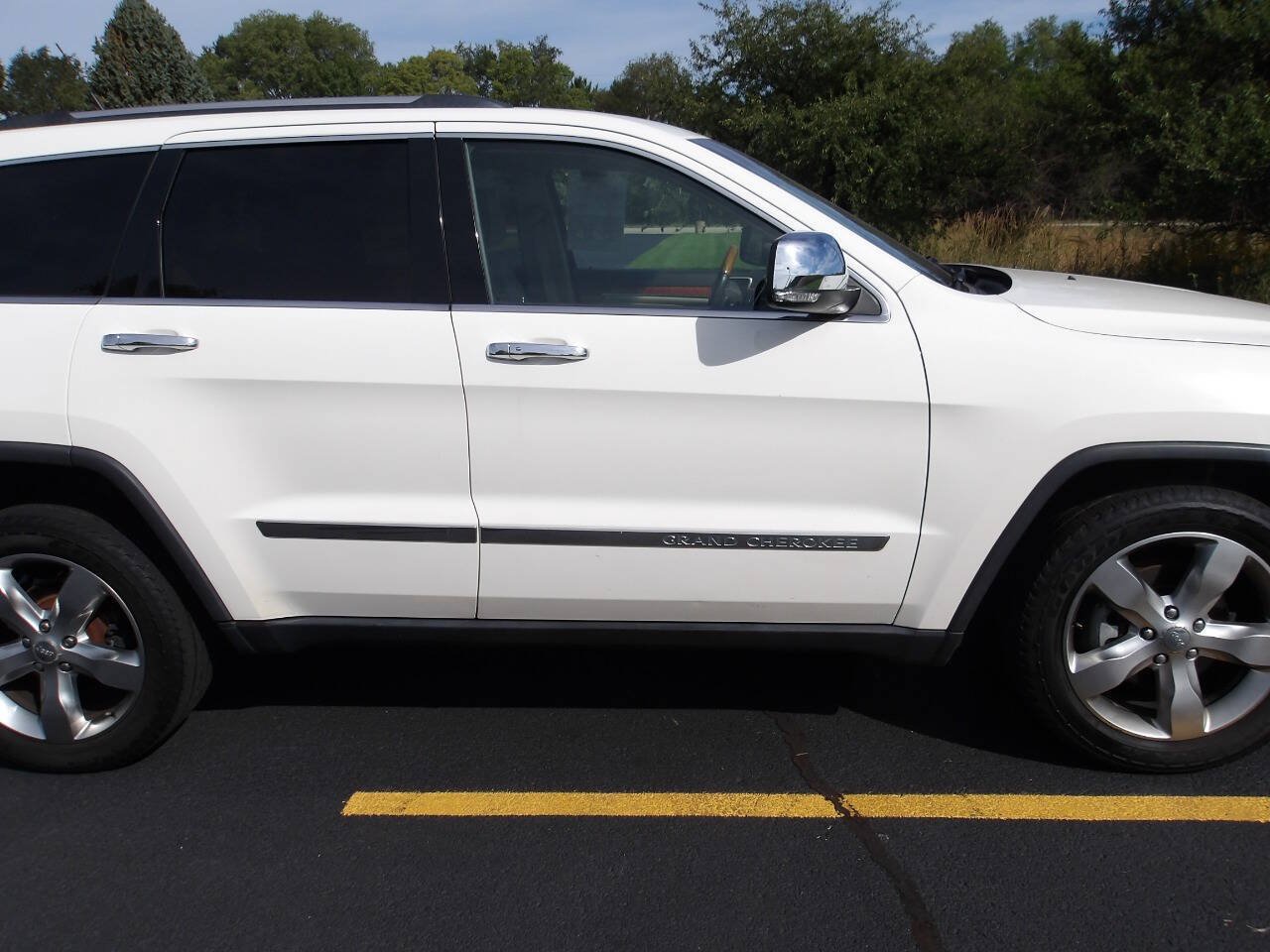 Used 2011 Jeep Grand Cherokee Overland AWD/4WD image 44