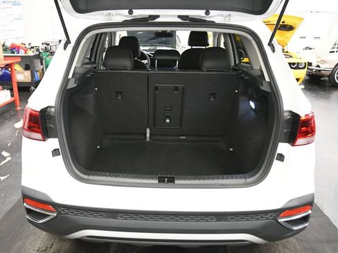 Used 2024 Volkswagen Taos SE FWD image 21