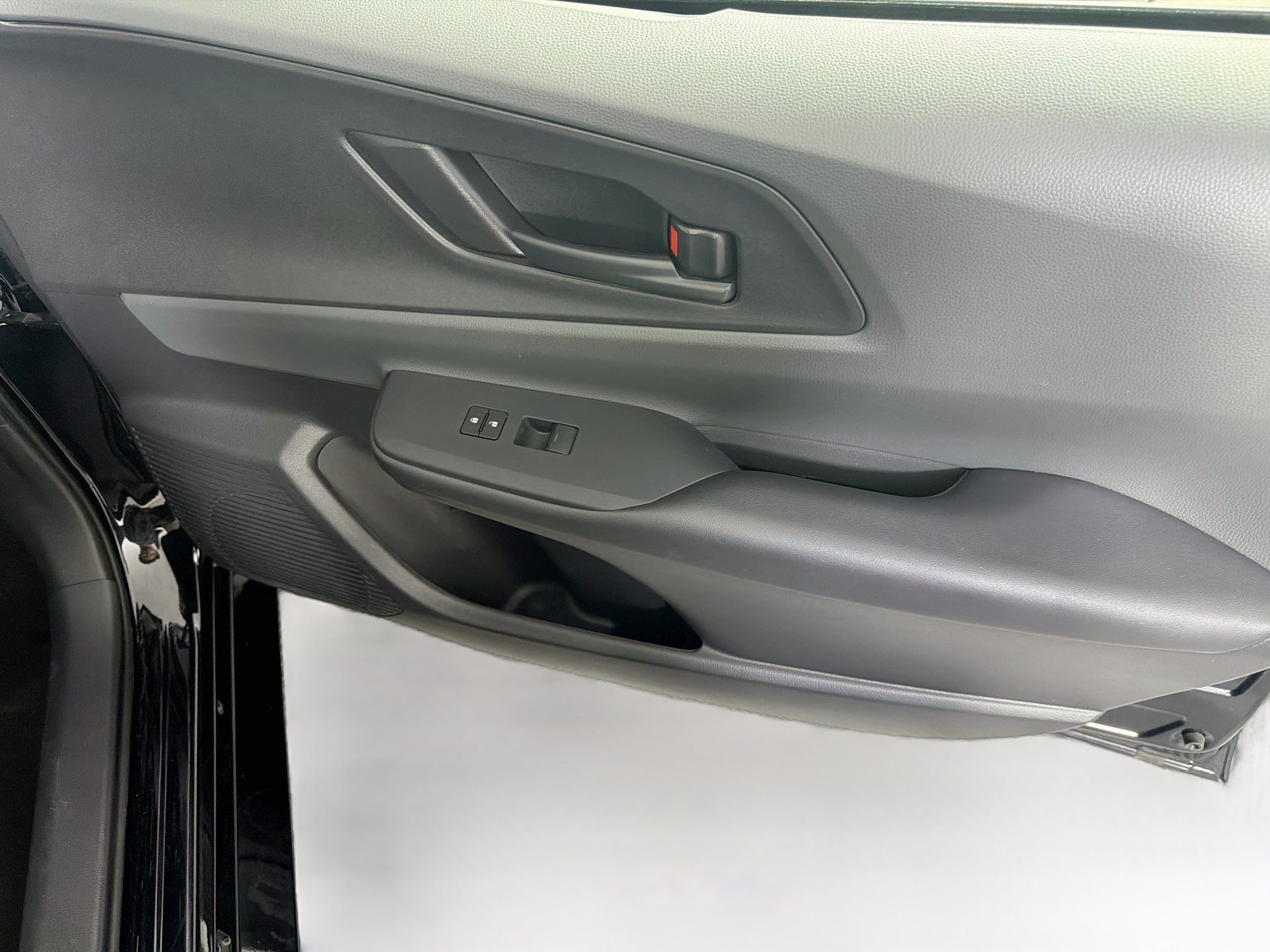 Used 2025 Toyota Prius LE FWD image 29