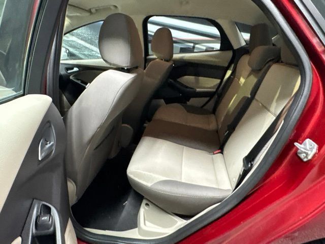 Used 2014 Ford Focus SE FWD image 9