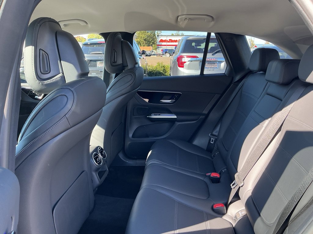 Used 2025 Mercedes-Benz GLC 350e 4MATIC w/ Driver Assistance Package image 17