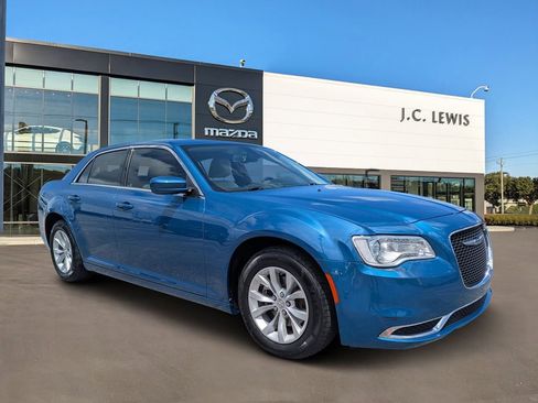 Used 2022 Chrysler 300 Touring RWD image 1
