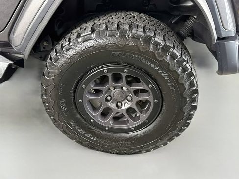 Used 2020 Jeep Wrangler Unlimited Sahara AWD/4WD image 32