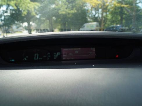 Used 2015 Toyota Prius Five image 19