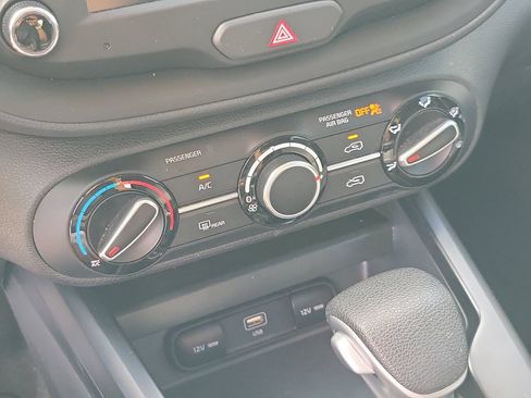 Used 2025 Kia Soul LX w/ LX Technology Package FWD image 24