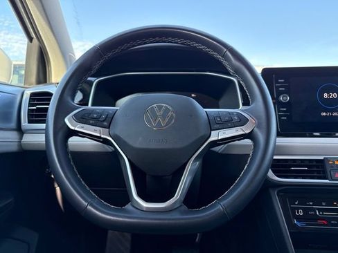 Used 2025 Volkswagen Taos SE FWD image 19