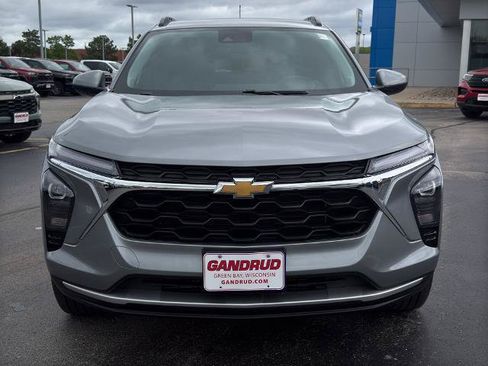 Used 2024 Chevrolet Trax LT w/ Driver Confidence Package FWD image 3
