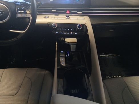 Used 2023 Hyundai Elantra Limited image 11