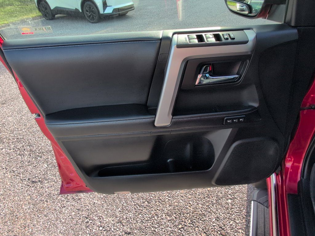 Used 2017 Toyota 4Runner Limited AWD/4WD image 17