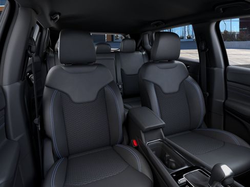 New 2026 Jeep Compass Latitude AWD/4WD image 16