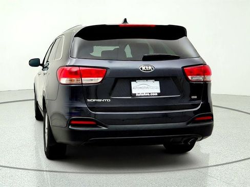Used 2018 Kia Sorento FWD image 6