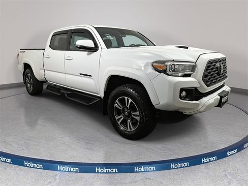 Used 2019 Toyota Tacoma TRD Sport image 3