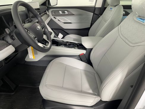 New 2026 Ford Explorer Platinum w/ LUX Leather Package AWD/4WD image 2