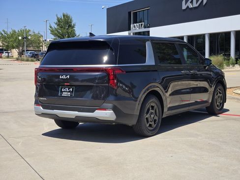 New 2026 Kia Carnival FWD image 4