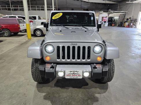 Used 2017 Jeep Wrangler Unlimited Sahara w/ Connectivity Group image 17