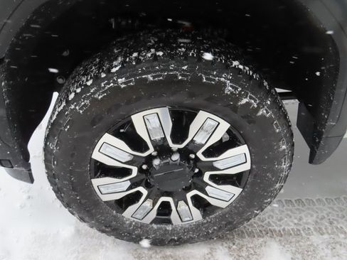 Used 2024 GMC Sierra 2500 Denali image 17