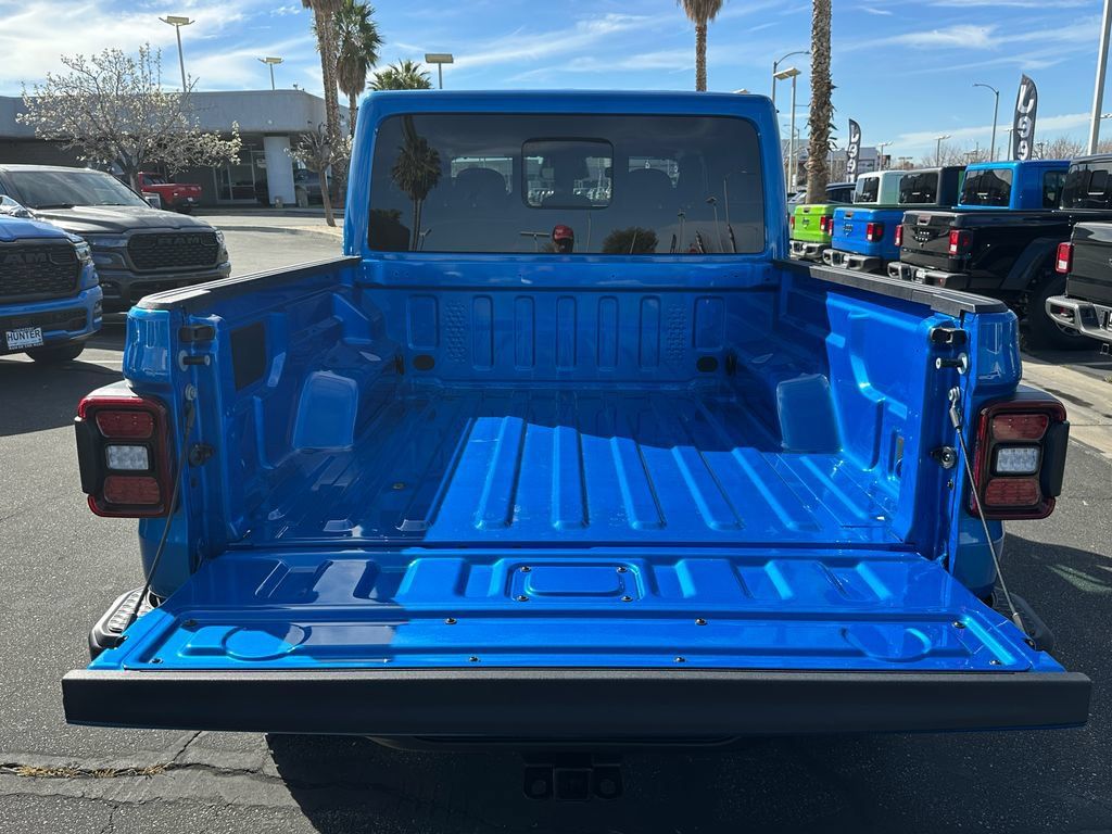New 2026 Jeep Gladiator Mojave w/ Technology Group AWD/4WD image 17