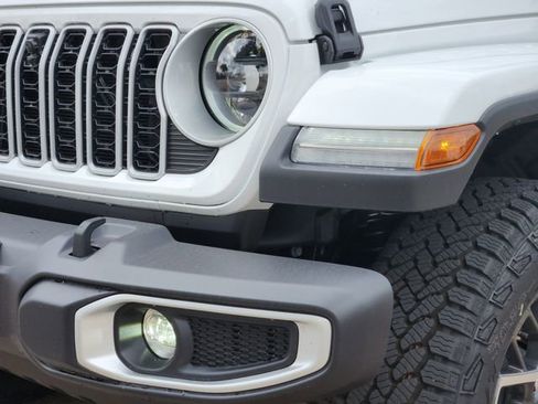 New 2026 Jeep Wrangler Unlimited Sahara AWD/4WD image 5