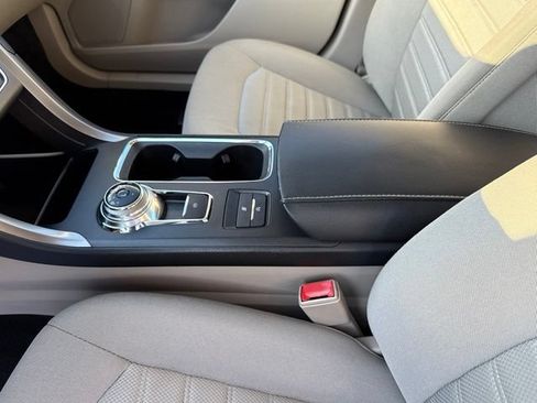 Used 2020 Ford Fusion SE FWD image 22