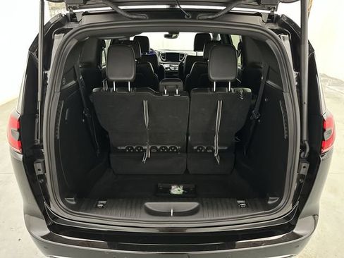 Used 2025 Chrysler Pacifica Select FWD image 23