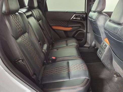 Used 2024 Mitsubishi Outlander SEL FWD image 11